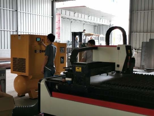 圖十三:配套激光切割機(jī)的一體式空氣壓縮機(jī) 圖十三:配套激光切割機(jī)的一體式空氣壓縮機(jī)