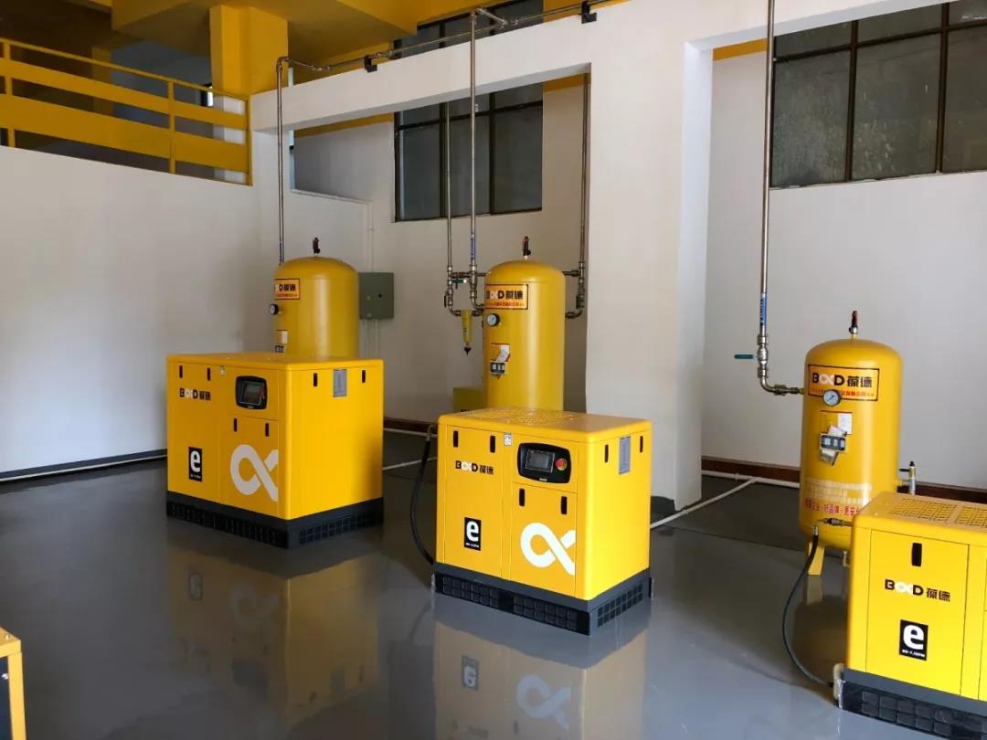 葆德空壓機(jī)安裝演示1.jpg 葆德空壓機(jī)安裝演示1.jpg